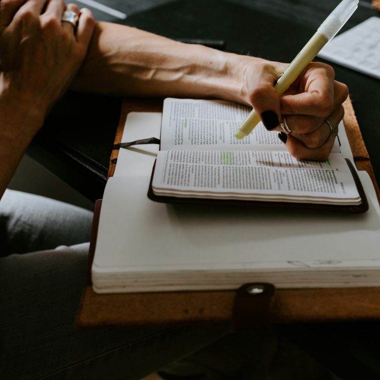 kelly-sikkema-gGsXfIql7BY-unsplash